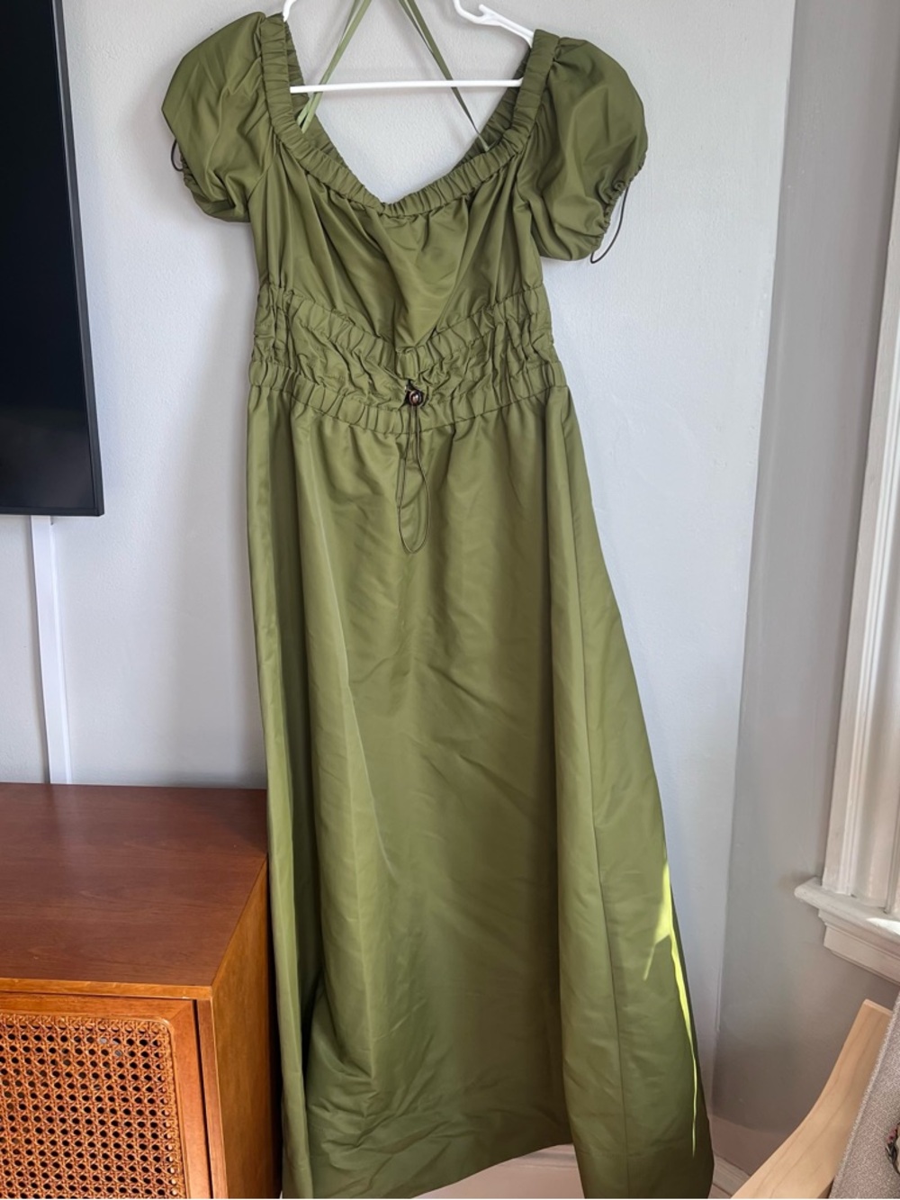 NWT Staud Vine Dress Olive Green Off the Shoulder Maxi Dress Nylon Large - Picture 3 of 8